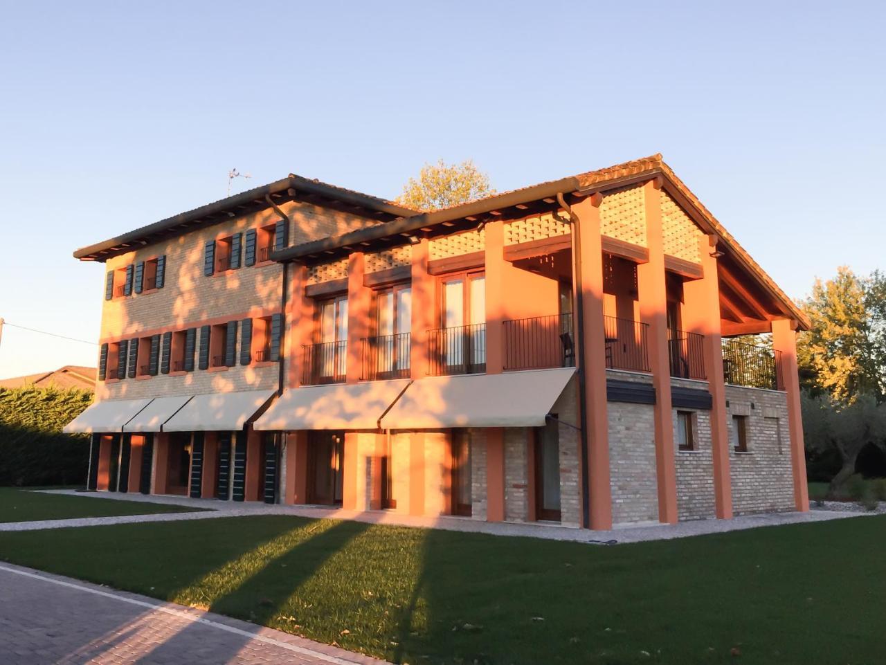 Crystal Luxury House Hotel Fiume Veneto Buitenkant foto