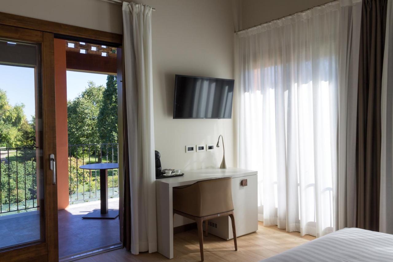 Crystal Luxury House Hotel Fiume Veneto Buitenkant foto