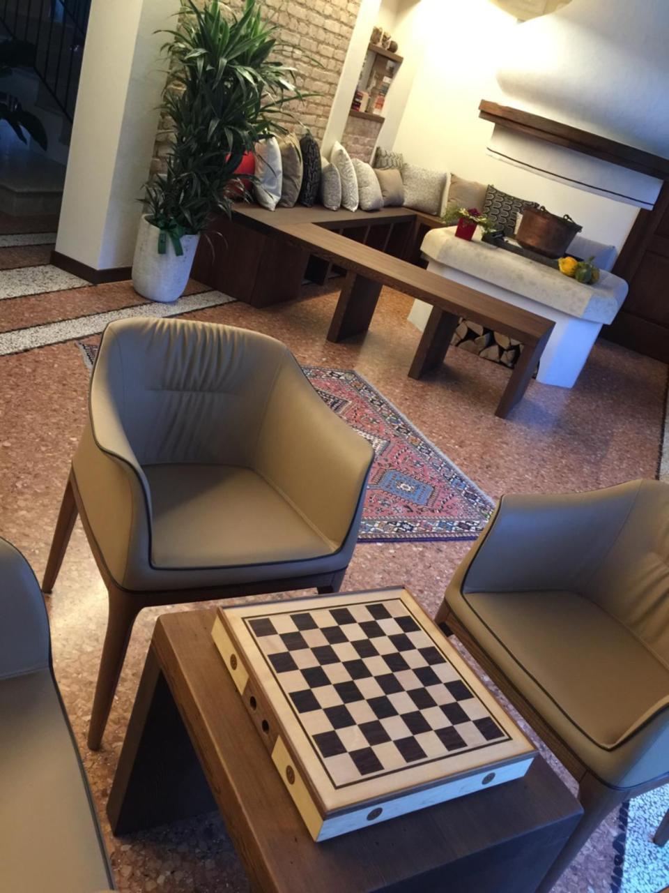 Crystal Luxury House Hotel Fiume Veneto Buitenkant foto